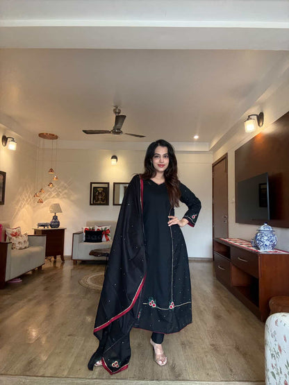 Mul Cotton Embroidered Suit set(Shipping in 10 Days)